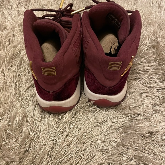 Rare Limited edition Jordan Maroon Retro 11βs Size 6.5 ππβΊοΈβΊοΈππ₯°π - Picture 7 of 9